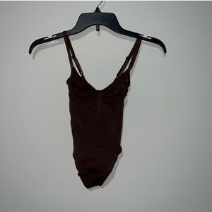 NWOT SKIMS SHAPEWEAR SEAMLESS SCULPT THONG BODYSUIT BROWN COCOA SMALL